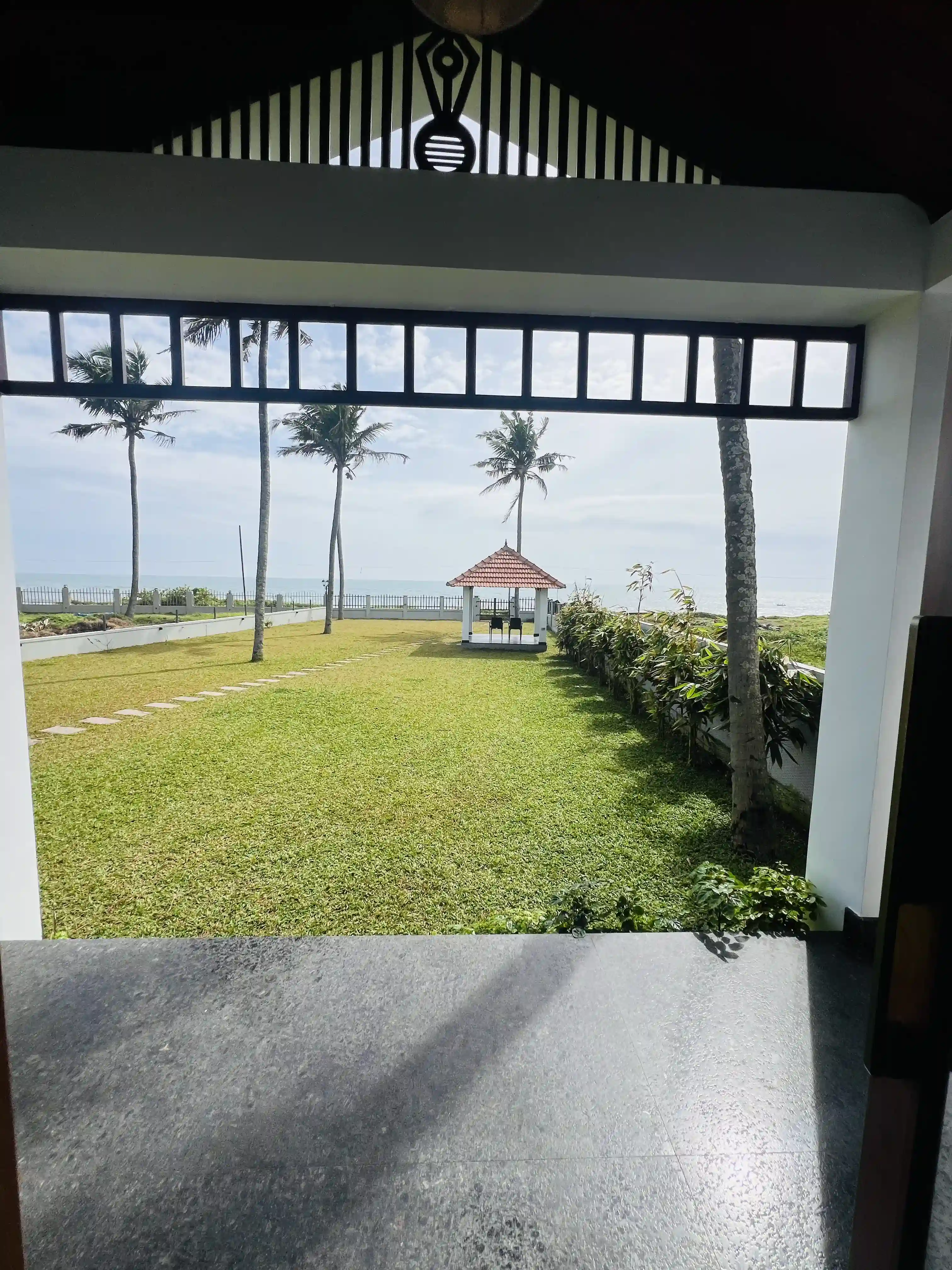 Uninterrupted Arabian Sea view from the balcony